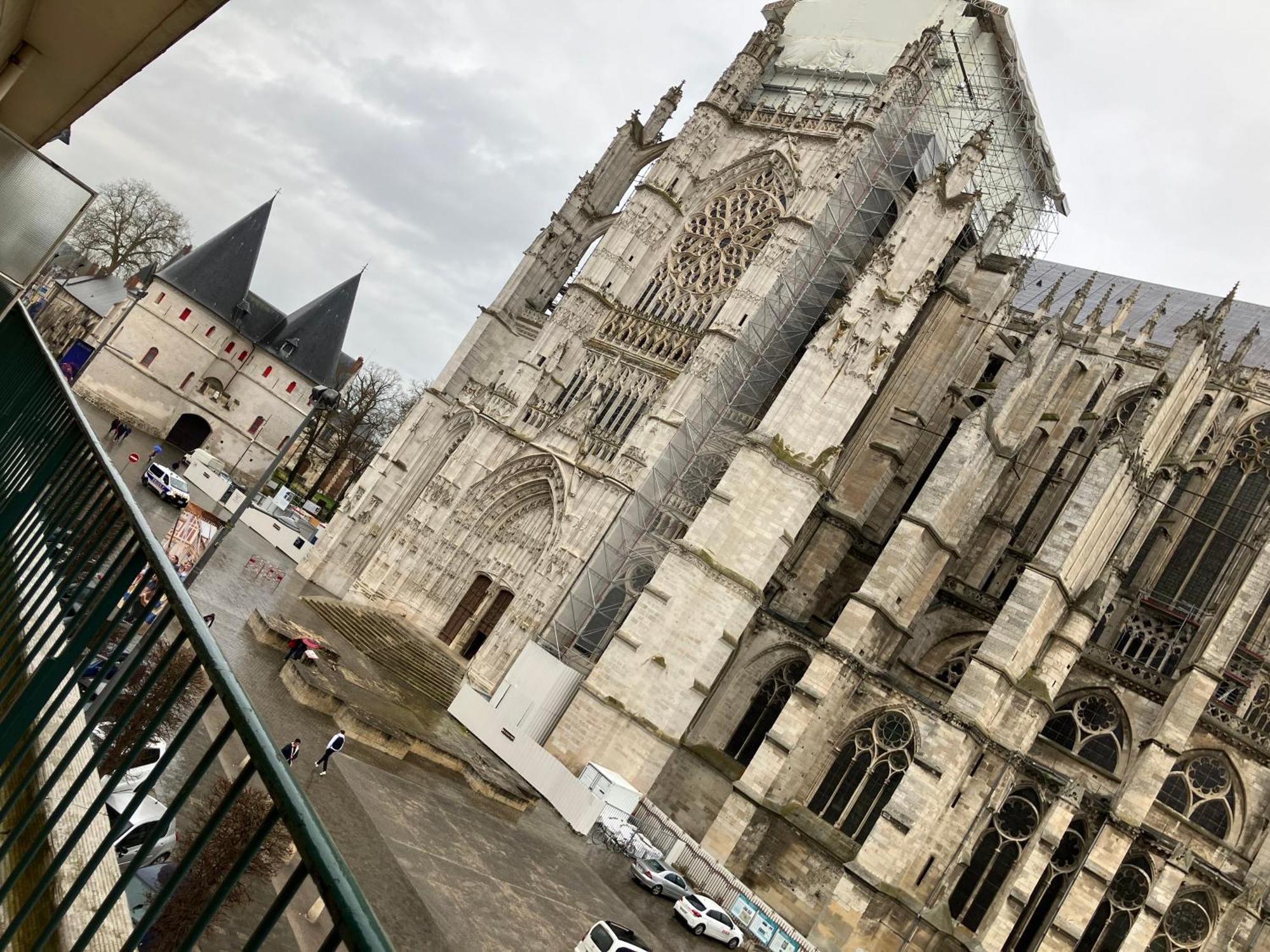 Lovely Appartement Vue Cathedrale ボーヴェ エクステリア 写真