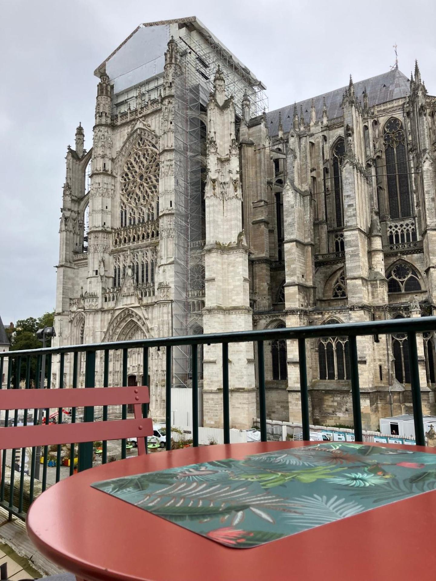 Lovely Appartement Vue Cathedrale ボーヴェ エクステリア 写真